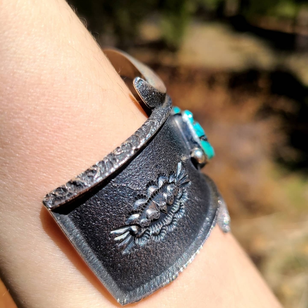 HUGE one of a kind turquoise cuff bracelet - Picture 7 of 8